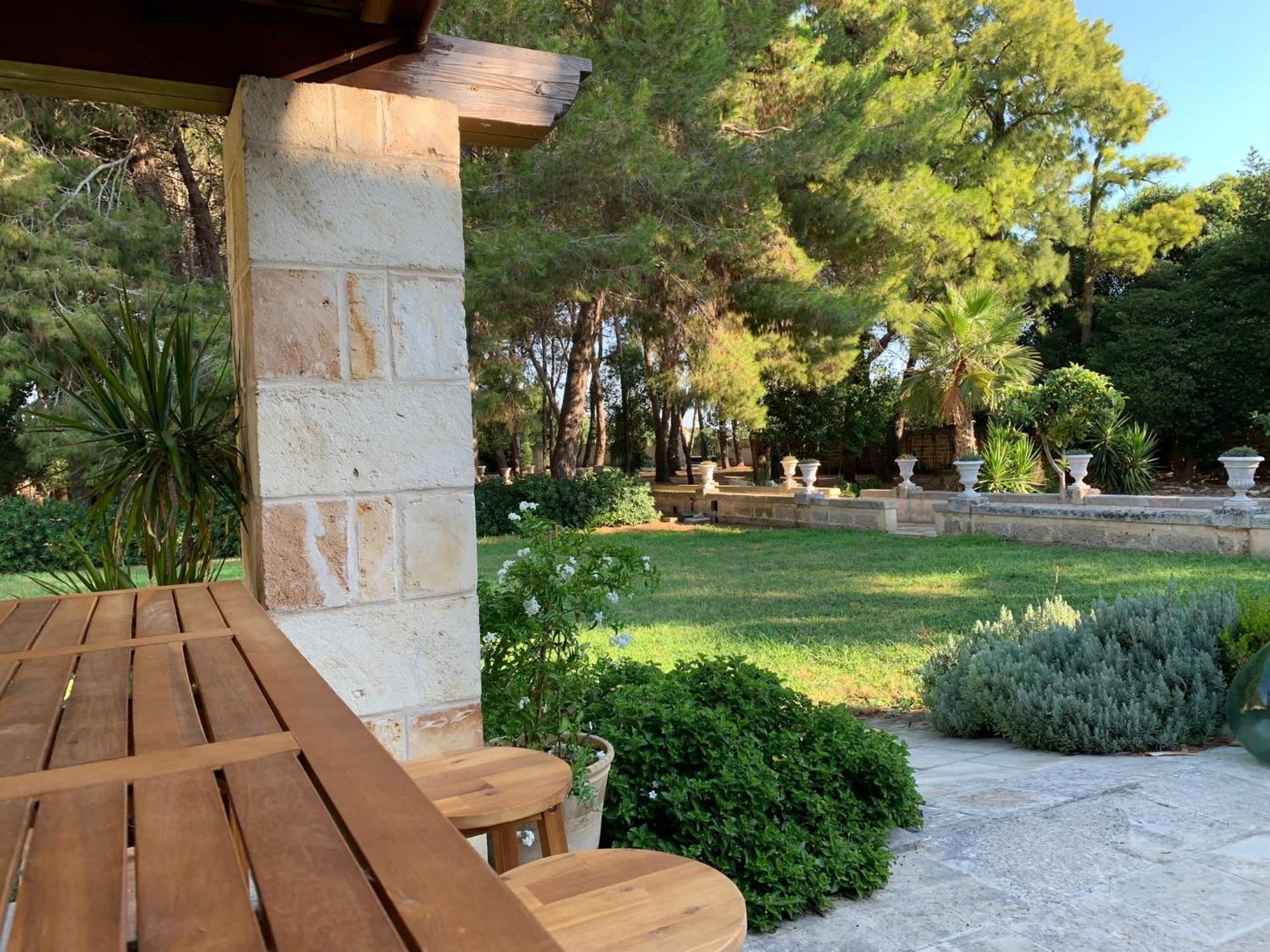 Palazzo De Carlo E Il Parco Dei 7 Pozzi Couette-café Lecce